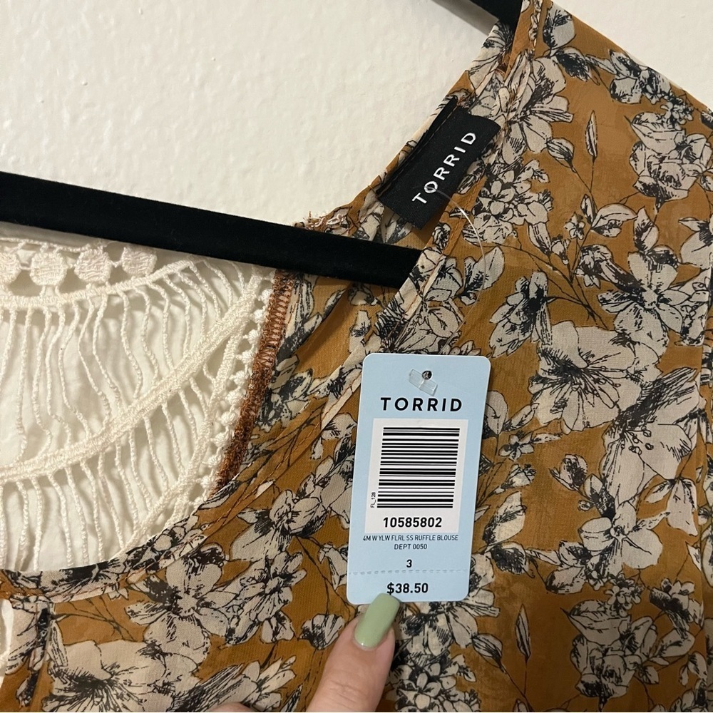 NWT Torrid Mustard Floral Tunic Top flutter sleeve Lace detail Plus Size 3x boho - Picture 3 of 6